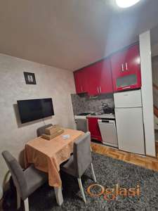 JEDNOSOBAN,NAMESTEN STAN U CENTRU NOVOG SADA