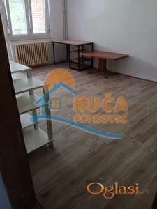 Odličan  trosoban stan 81m2, 1.sprat, na top lokaciji kod Saborne crkve