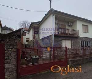 Prostrana kuća sa dvorištem!!!