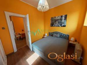Centar, 30m2. Jednosoban, lepo opremljen i odmah useljiv stan. 