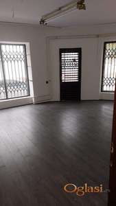 CENTAR IZDAJE SE KUĆA ZA POSLOVNE DELATNOSTI ILI STANOVANJE