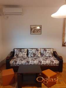 Lepo name[tena garsonjera sa terasom