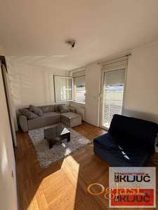 Dobar jednoiposoban stan na Grbavici