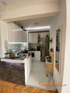 Kompletno renoviran i funkcionalan stan u centru grada – odmah useljiv