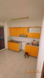 Izdajem jednosoban nenamešten stan