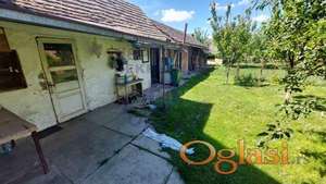 Na prodaju kuća površine 77m² na placu od 1016m² pravilnog oblika