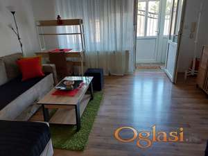 50 m2. Pocetak Altine, siroka ulica, potpuno namesten