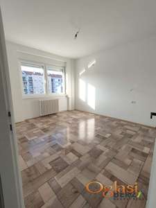 KOMPLETNO RENOVIRAN DVOIPOSOBAN STAN NA GRBAVICI