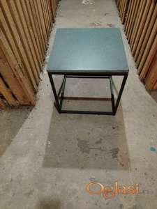 Prodajem mali stočić za terasu