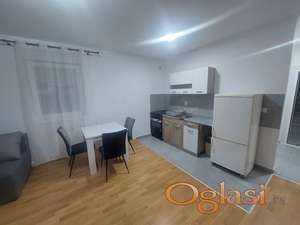 LEP, SVETAO STAN U NOVOGRADNJI. NISKI TROSKOVI!!!