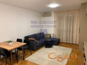 U ponudi je lep i moderan jednosoban stan površine 35m2, smešten na odličnoj lokaciji na Novoj Detelinari.
