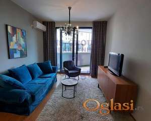 Moderan i svetao stan površine 56 m² u prestižnoj, novoizgrađenoj lux zgradi.