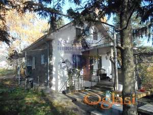 Banstol - vikendica na prelepom placu