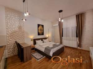 Izdaje se izuzetna garsonjera sa parking mestom uracunatim u cenu- Podbara