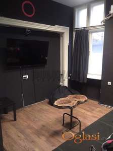 Izdaje se poslovni prostor u strogom centru, 112m2!