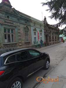 Prodajem kuću sa lokalom u centru Sremske Mitrovice
