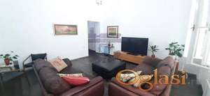 Renoviran trosoban salonac u centru!