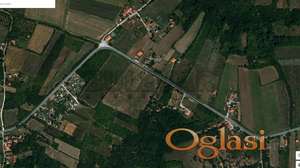 Plac u Junkovcu, pored magistralnog puta Rača Topola-  površina 5245 m2, poljoprivredno zemljište