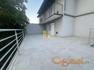 Trosoban stan sa terasom od 30m2 - Klisa