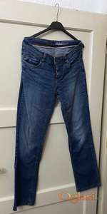 Prodajem ženske farmerice