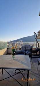 Prostrani stan u Budvi – Podkošljun - 250 metara od mora