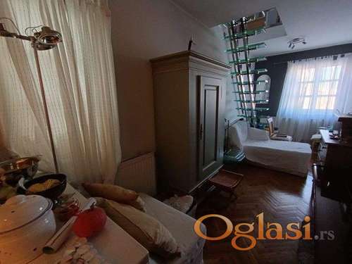 Jednoiposoban duplex stan u pešačkoj zoni