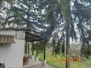 Vikendica na prelepom placu!