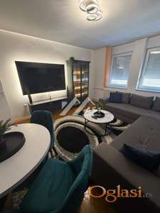 Izdajem LUX dvosoban kofmoran stan u Centru grada !!! ID#8283