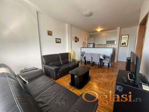 Dvosoban stan na Bulevaru Evrope - odmah dostupan