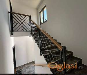 Poslovna zgrada sa dve odvojene identične jedinice-prizemlje i sprat