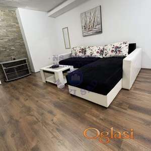 Izdaje se lepo uređen i funkcionalan stan površine 51m², u blizini SPENS-a.