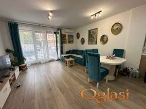 Prelepo namešten stan u prizemlju!