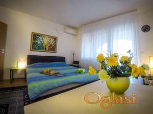 Luksuzno opremljen apartman u centru, 30 m², sopstveni parking