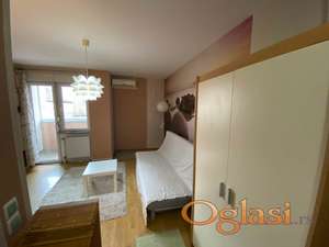 NOVI SAD GARSONJERA SA PARKING MESTOM