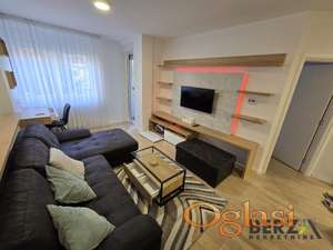  PRELEP JEDNOIPOSOBAN STAN SA PARKING MESTOM U STROGOM CENTRU