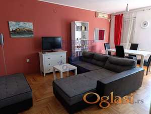 Izdaje se odličan porodičan stan u Srcu Grbavice.