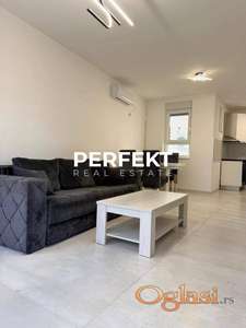 Centar, 64m2, dvoiposoban. prvi sprat sa parking mestom