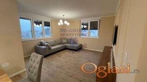 Odličan četvorosoban stan na Somborskoj rampi.