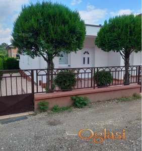 Petosobna nameštena stambeno -poslovna kuća