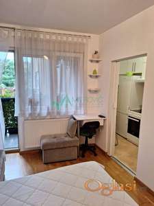 Novi Sad, Bulevar Oslobođenja - Jednosoban namešten stan 25m2 sa parkingom u dvorištu 