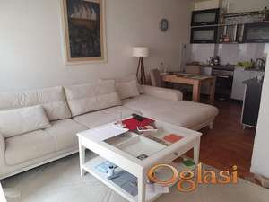 Fantastičan dvoiposoban stan u centru Novog Sada