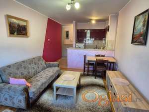 Kompletno namešten stan u ulici Cara Dušana