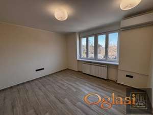 Retko u ponudi ! Sami Centar ! Pogled na Dunavski Park !