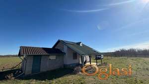 Privina Glava vikendica 73m2 na placu 10834m2 HITNO!