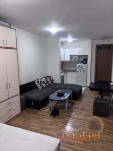 RENOVIRAN JEDNOIPOSOBAN STAN BLIZU CENTRA, BULEVAR