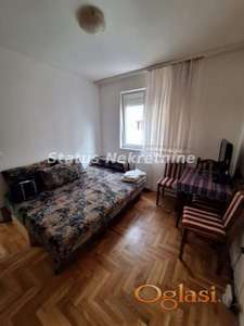 Detelinara--Useljiv jednoiposoban stan 24 m2 na Prvom spratu-Zakupnina 250 e-065/385 8880