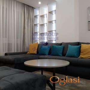 Luksuzno namešten doiposoban stan na Bulevaru