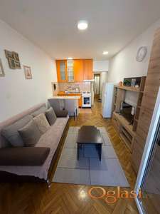 Nova Detelinara – 25 m², parking, lift, terasa – 300 €