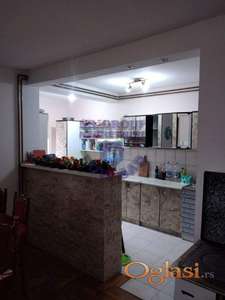 Uknjižena kuća sa pomoćnom zgradom