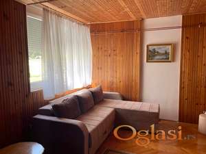 Kompletno nameštena kuća u prizemlju